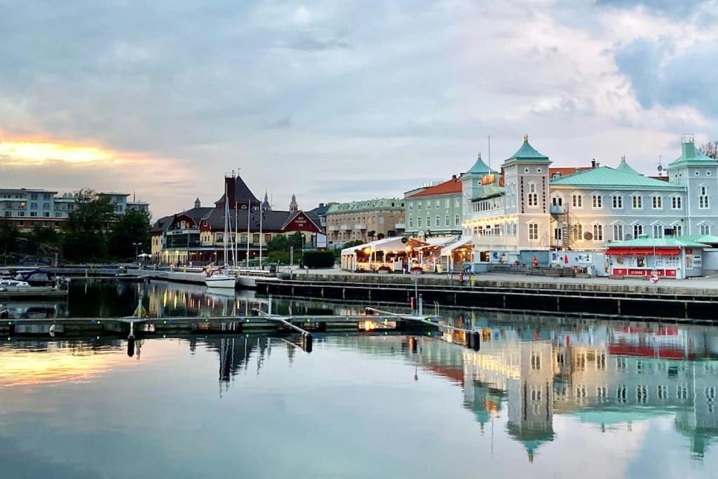 Cozy Apartment In The City Center Of Strömstad Esterno foto